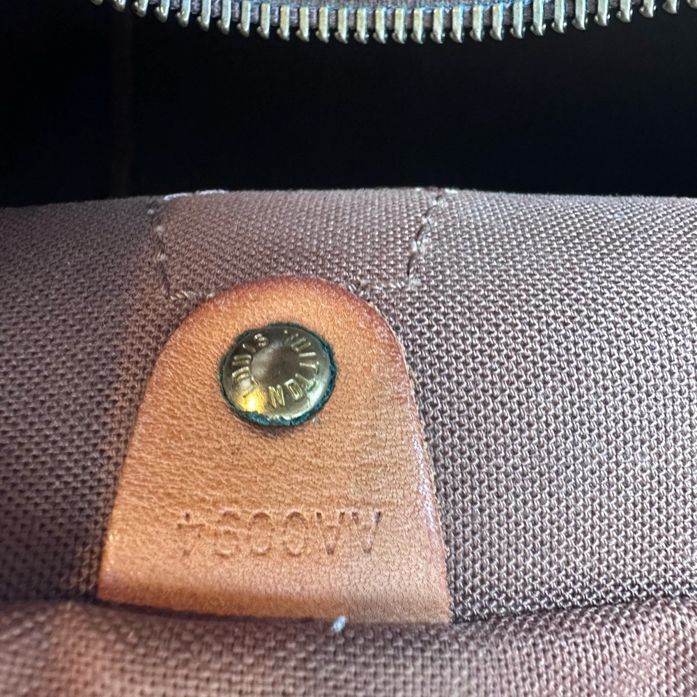Pre-Owned Authentic Vintage Louis
Vuitton Monogram Speedy 30 - Picture 14 of 16